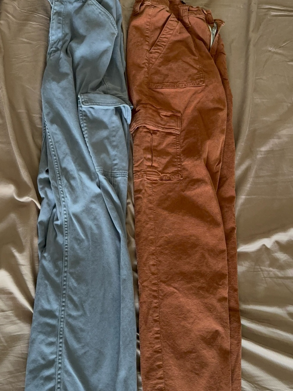 American Eagle and Hollister cargo pants - Picture 4 of 4